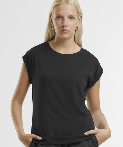 Women's regular extended shoulder tee