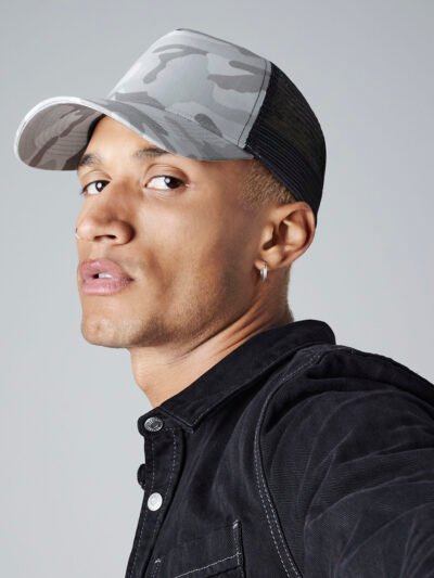 Camo snapback trucker