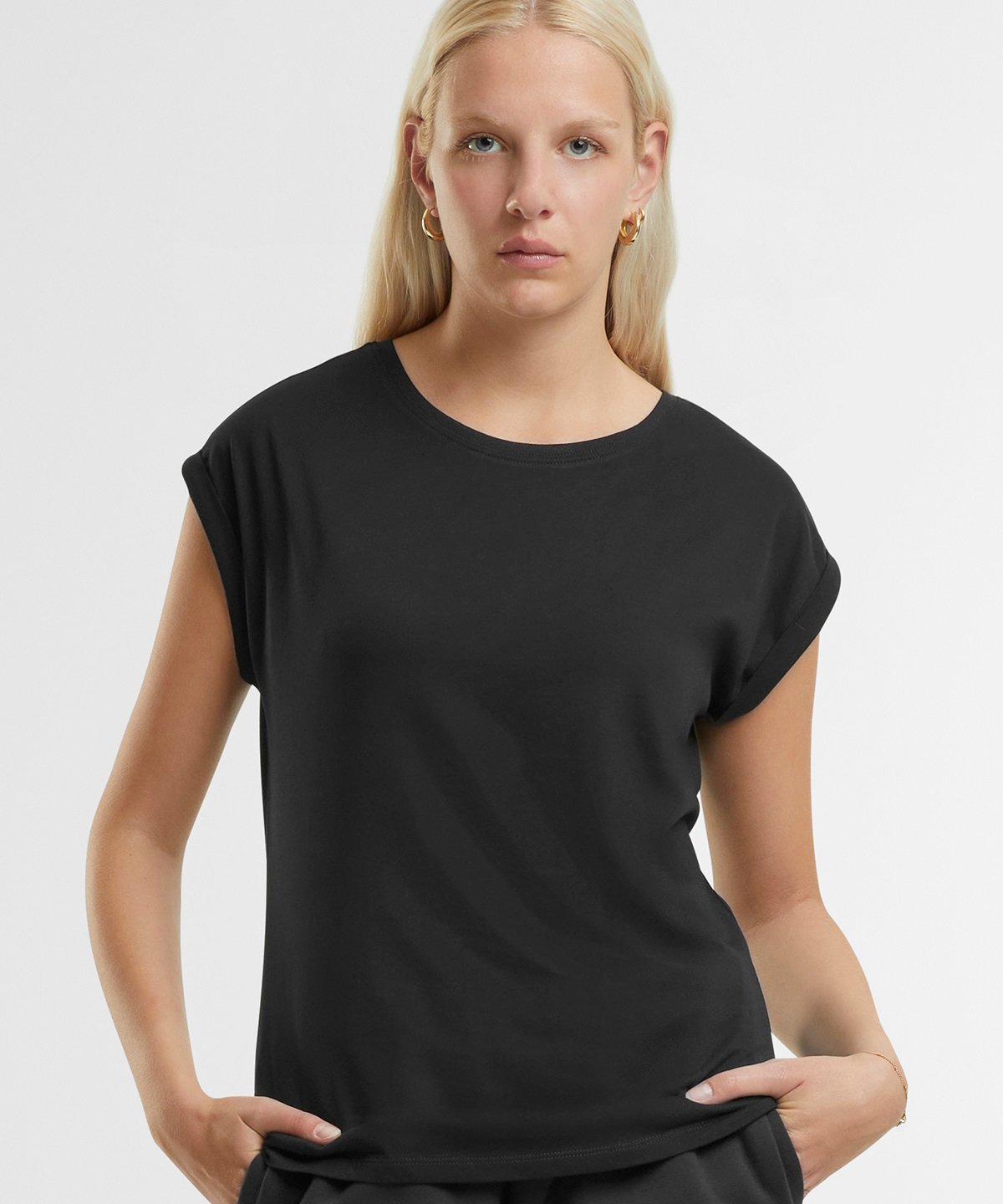 Women's regular extended shoulder tee