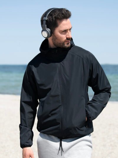 Carmel – minimalistic hooded windbreaker